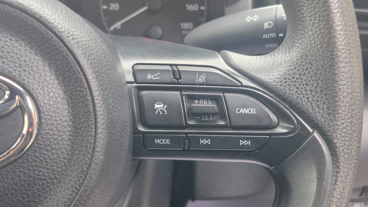 Toyota Yaris Hatchback, Petrol Hybrid, 2021, Silver