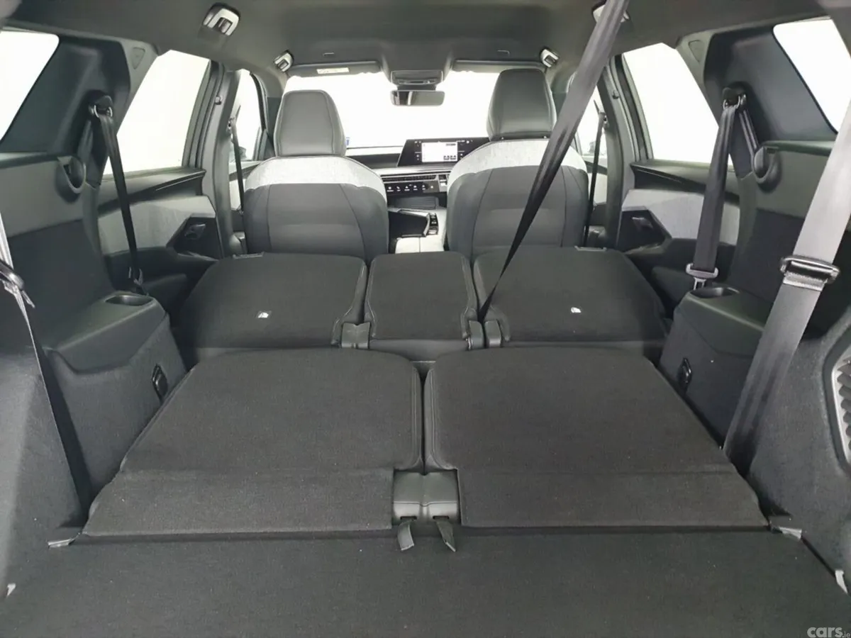 Peugeot 5008 MPV, Petrol, 2025, Grey