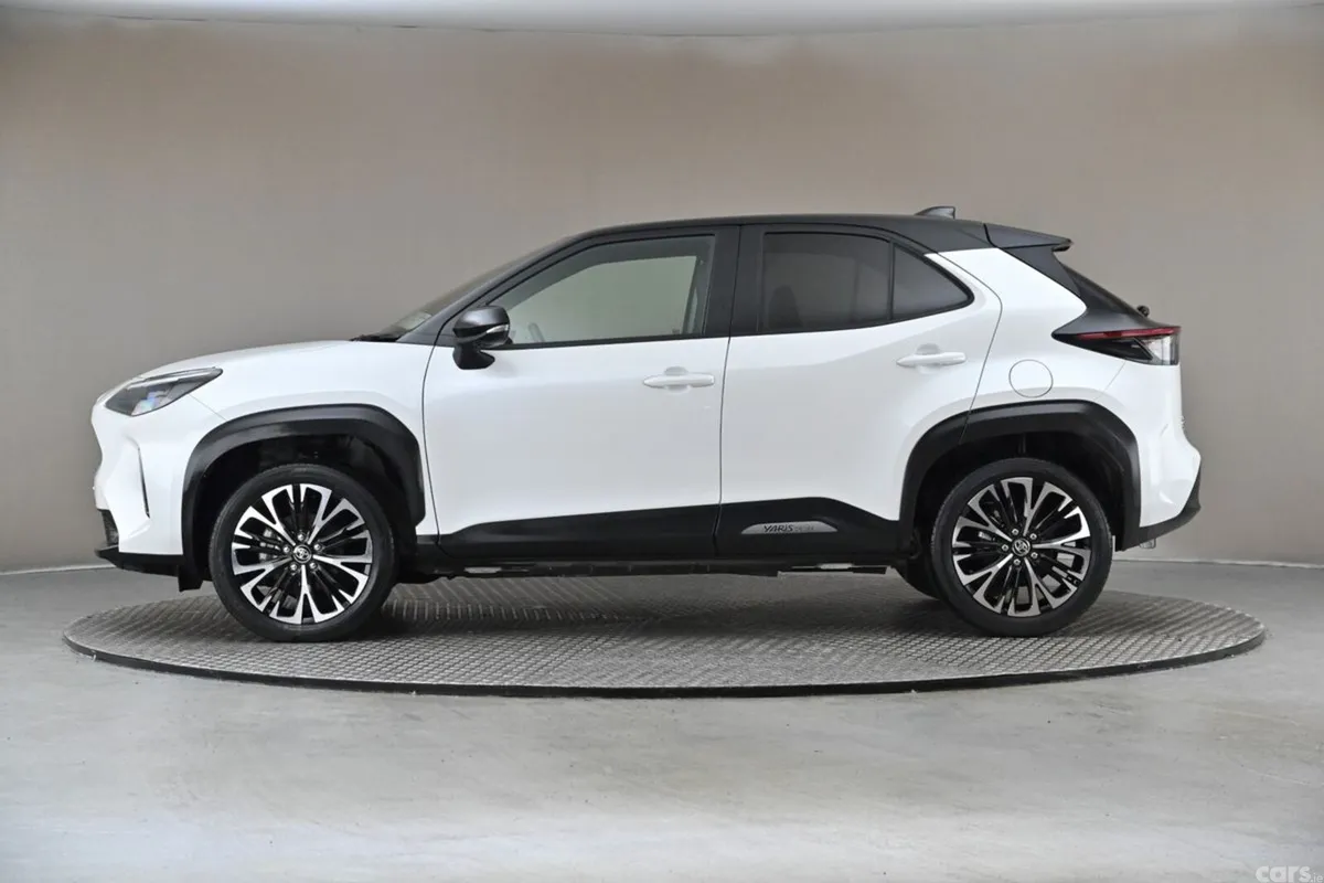 Toyota Yaris Cross SUV, Petrol Hybrid, 2025, White