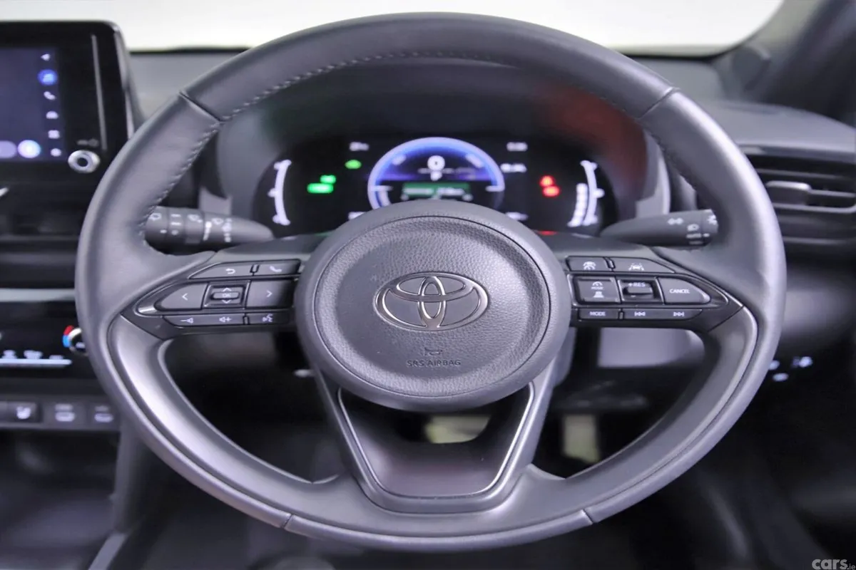 Toyota Yaris Cross SUV, Petrol Hybrid, 2025, White