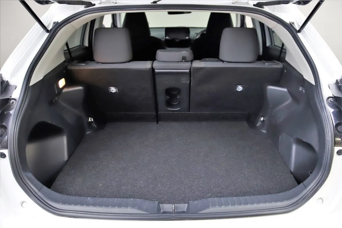 Toyota Yaris Cross SUV, Petrol Hybrid, 2025, White