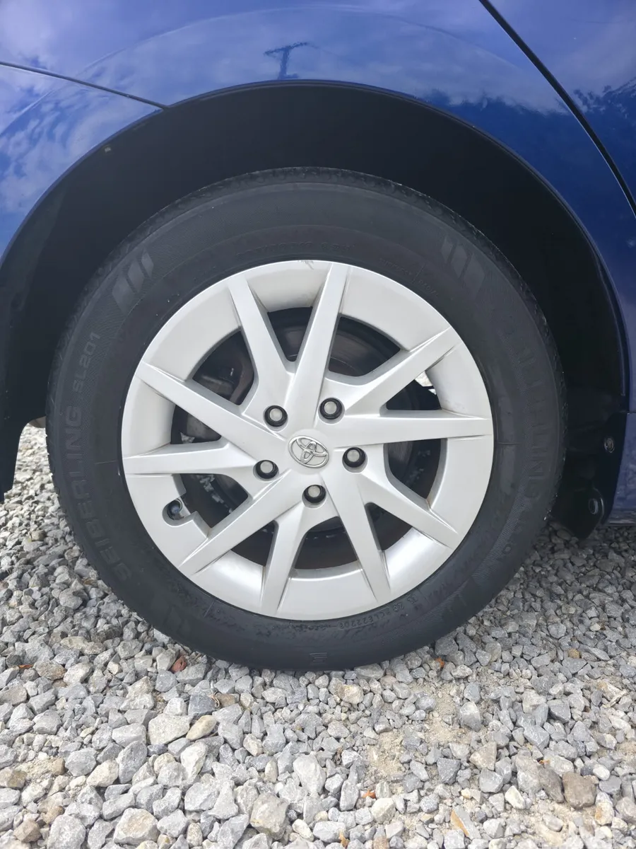 Toyota Prius Estate, Petrol Hybrid, 2017, Blue