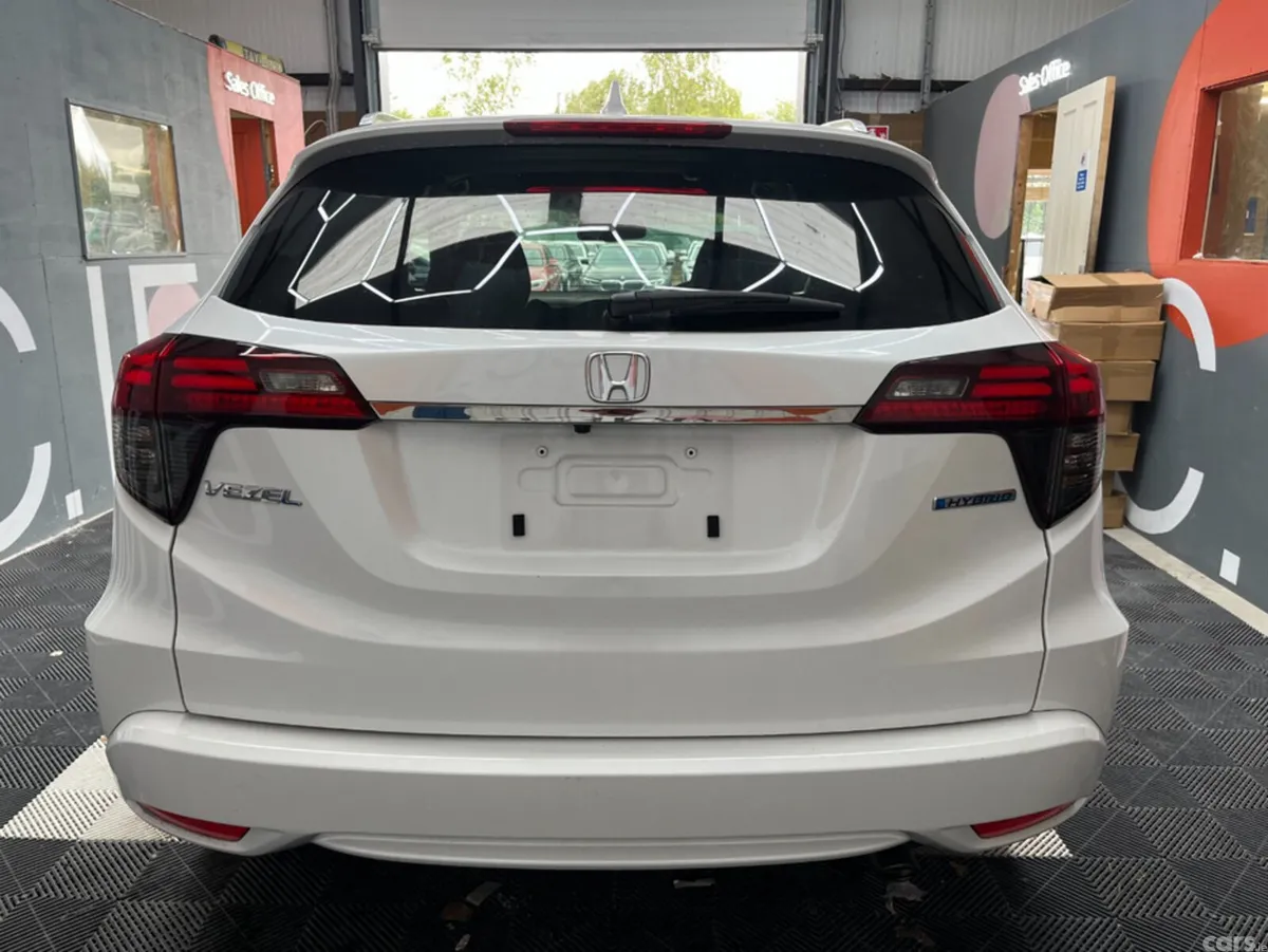 Honda Vezel SUV, Petrol, 2018, White