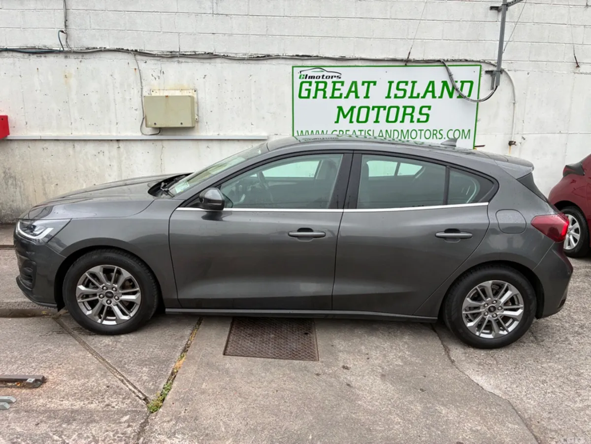 Ford Focus Hatchback, Petrol, 2023, Grey