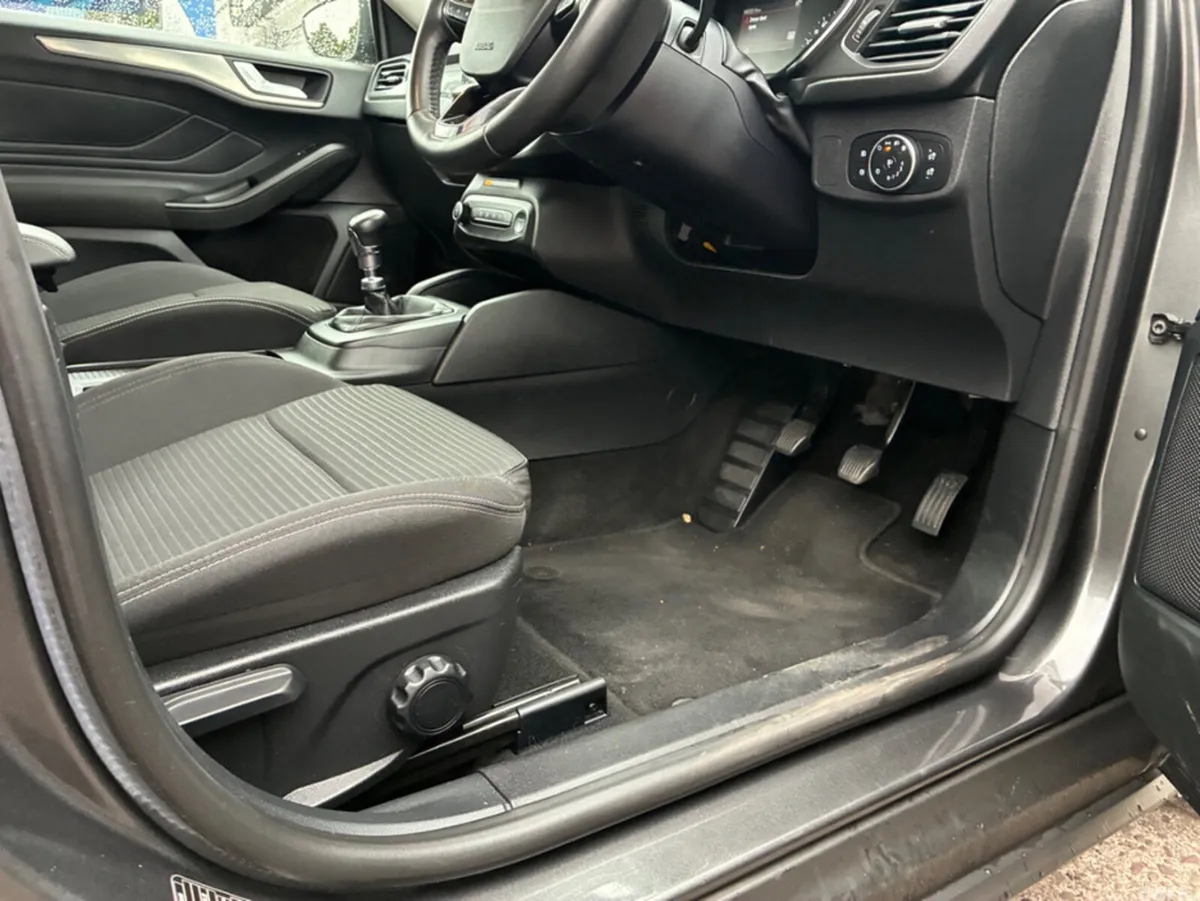 Ford Focus Hatchback, Petrol, 2023, Grey