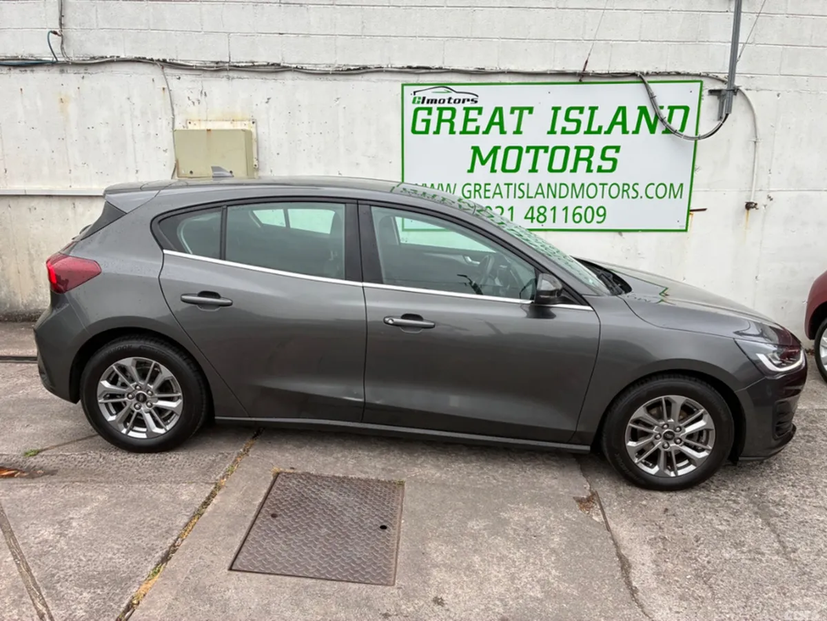 Ford Focus Hatchback, Petrol, 2023, Grey
