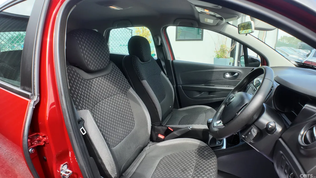 Renault Captur Hatchback, Diesel, 2018, Red