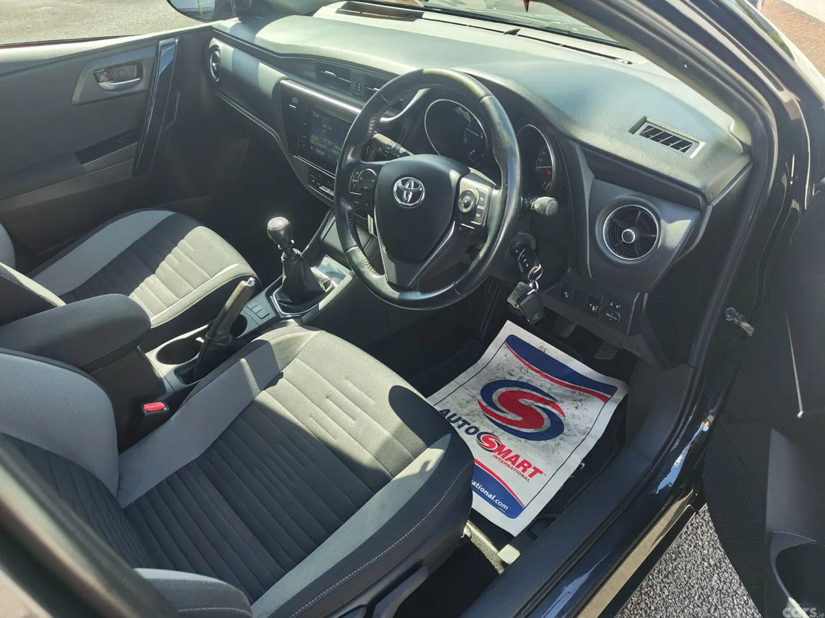 Toyota Auris Hatchback, Diesel, 2018, Black