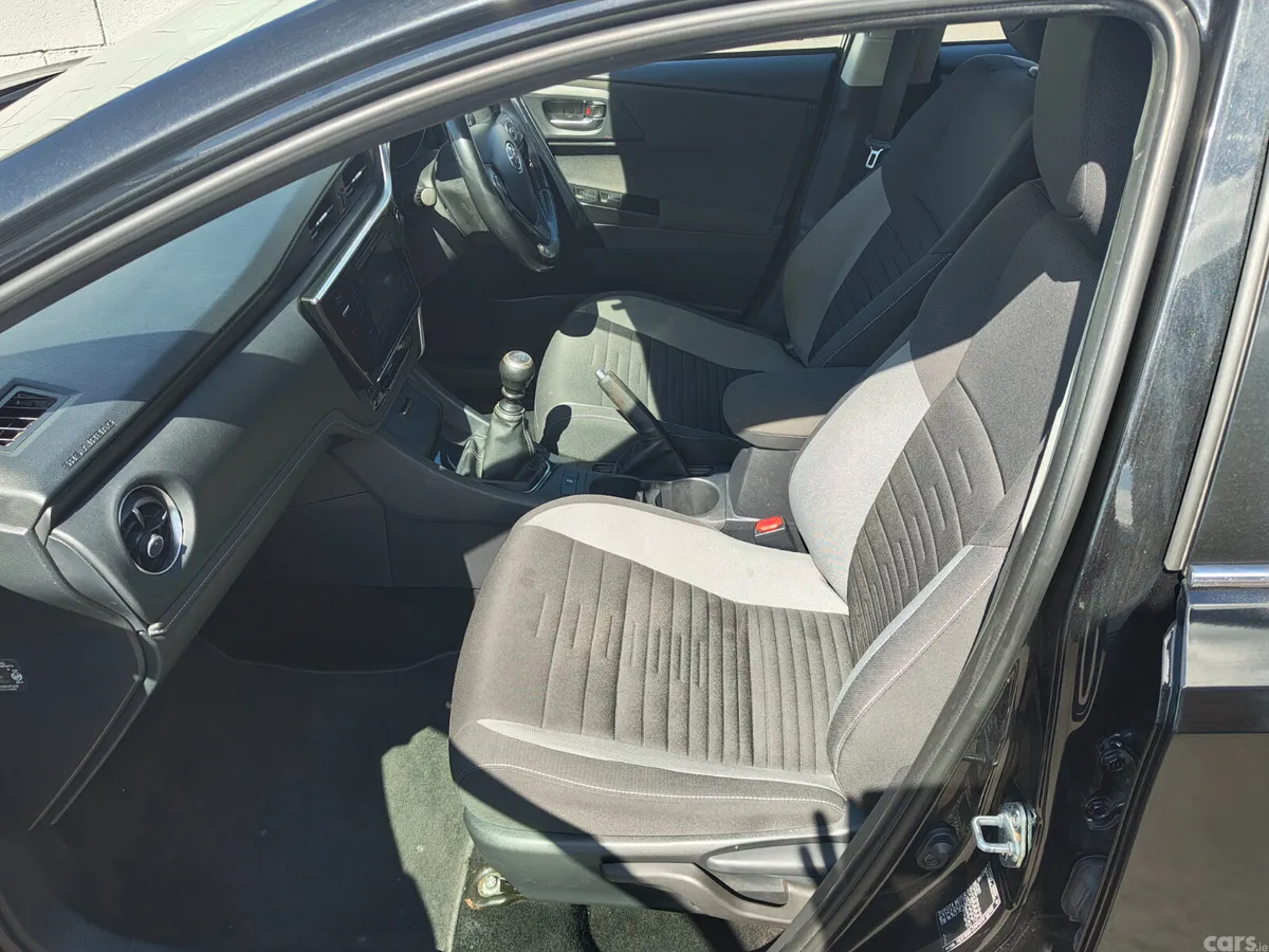 Toyota Auris Hatchback, Diesel, 2018, Black
