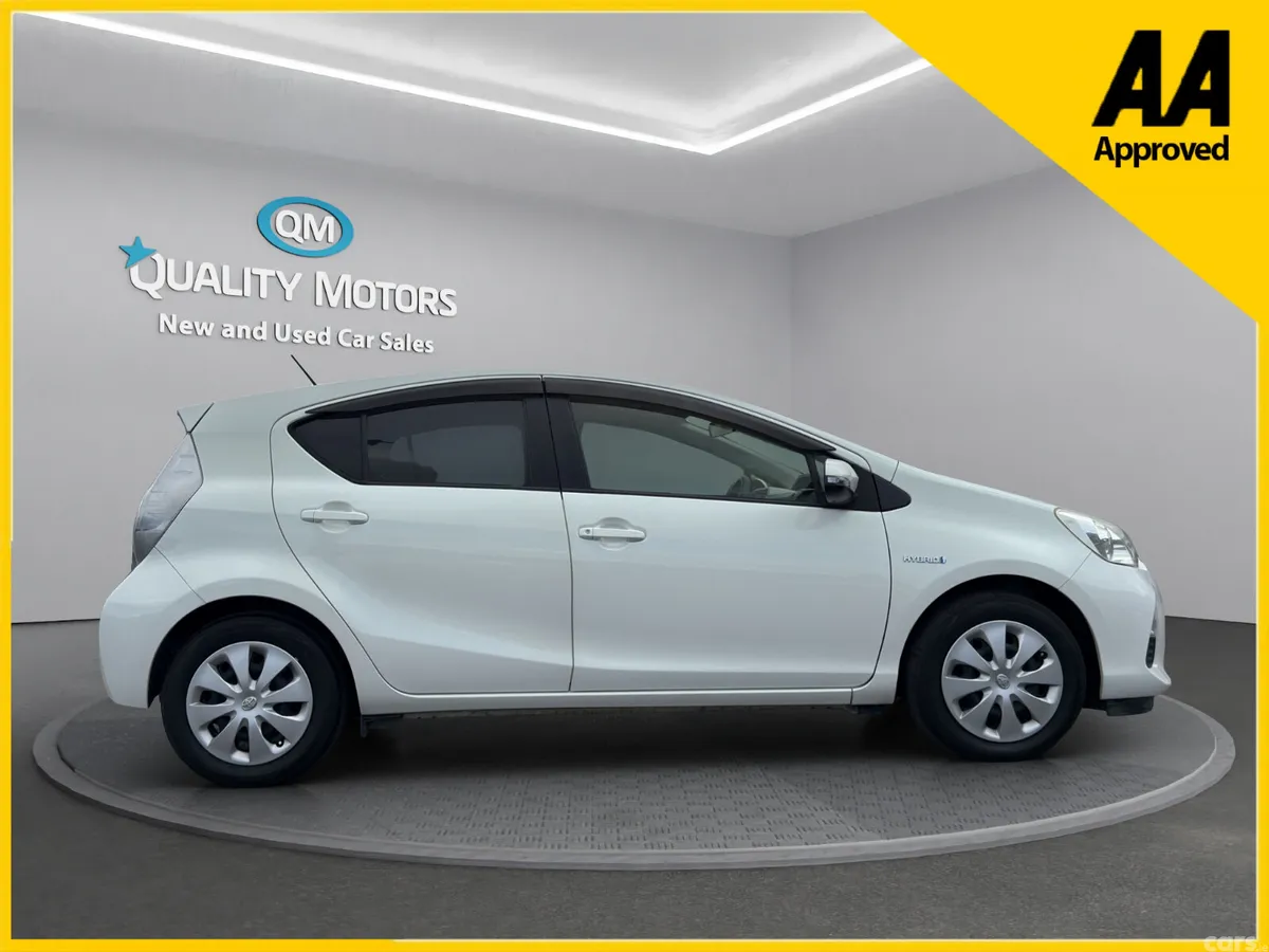 Toyota Aqua Hatchback, Petrol Hybrid, 2014, White