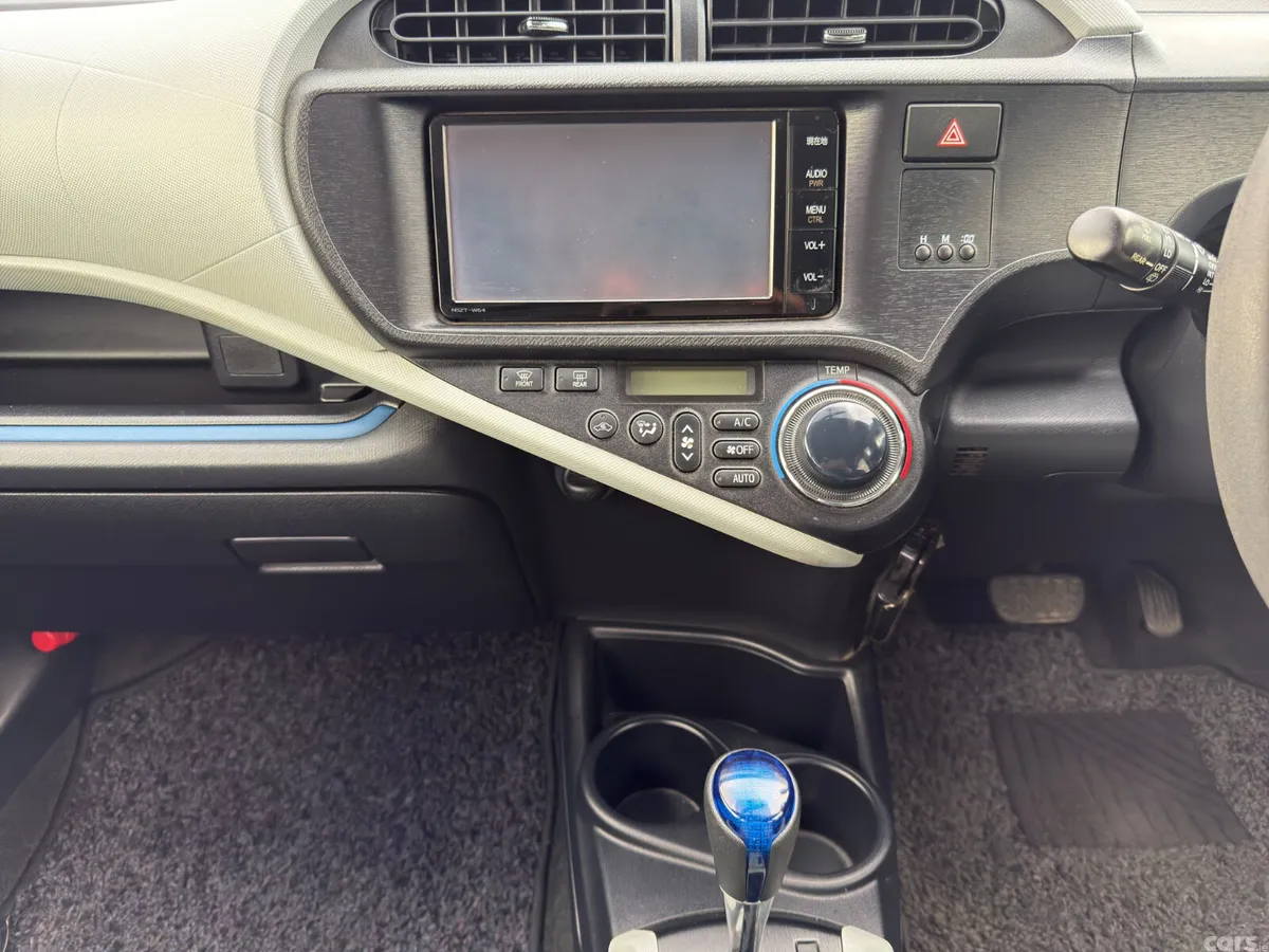 Toyota Aqua Hatchback, Petrol Hybrid, 2014, White
