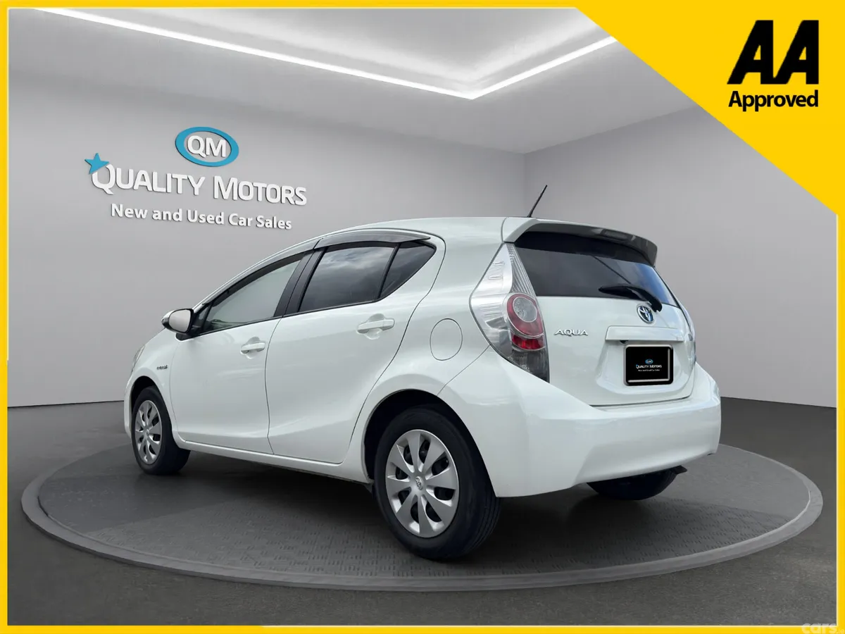 Toyota Aqua Hatchback, Petrol Hybrid, 2014, White