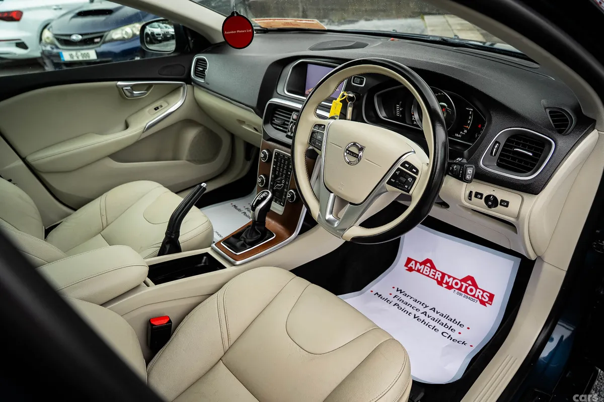 Volvo V40 Hatchback, Diesel, 2019, Blue
