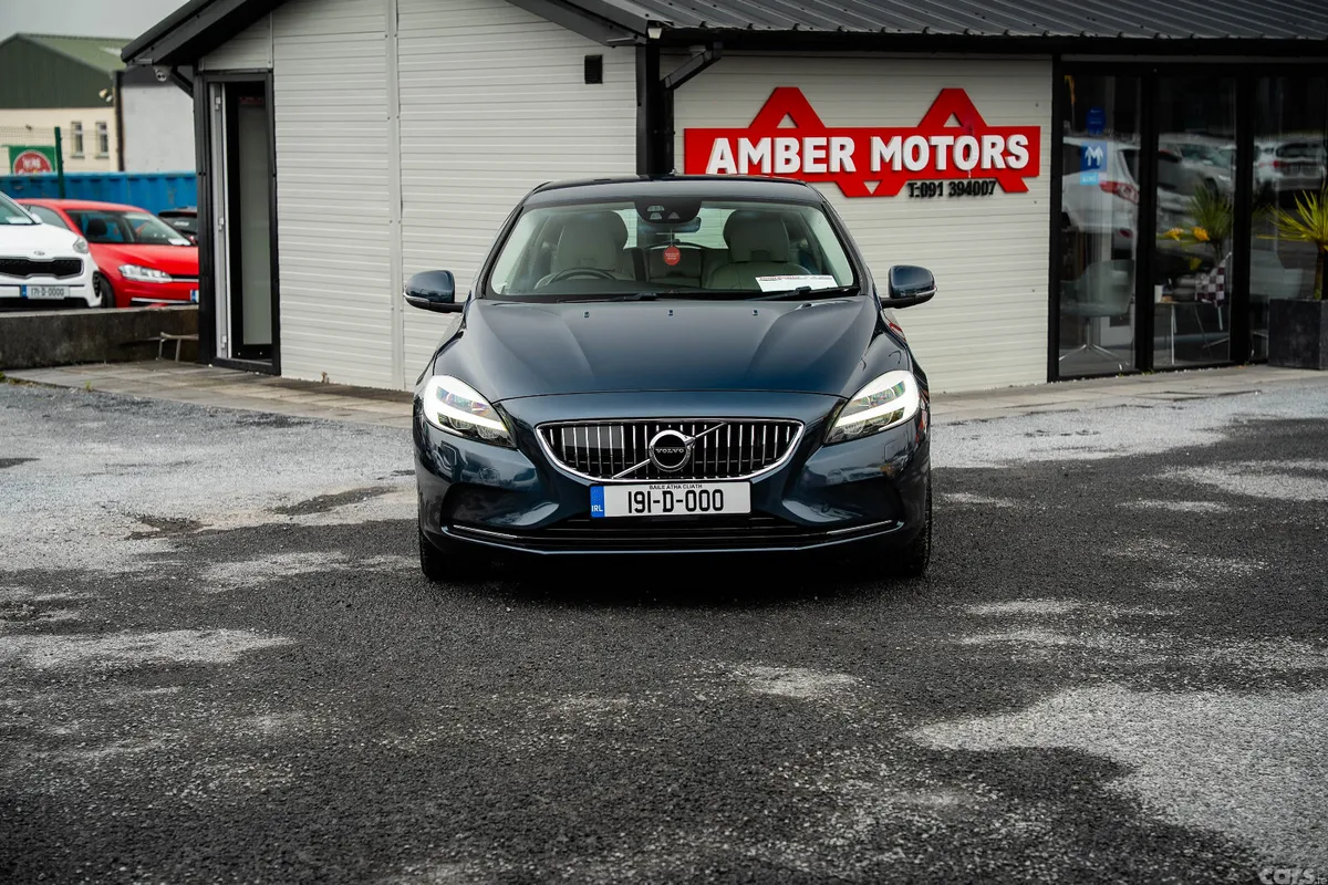 Volvo V40 Hatchback, Diesel, 2019, Blue