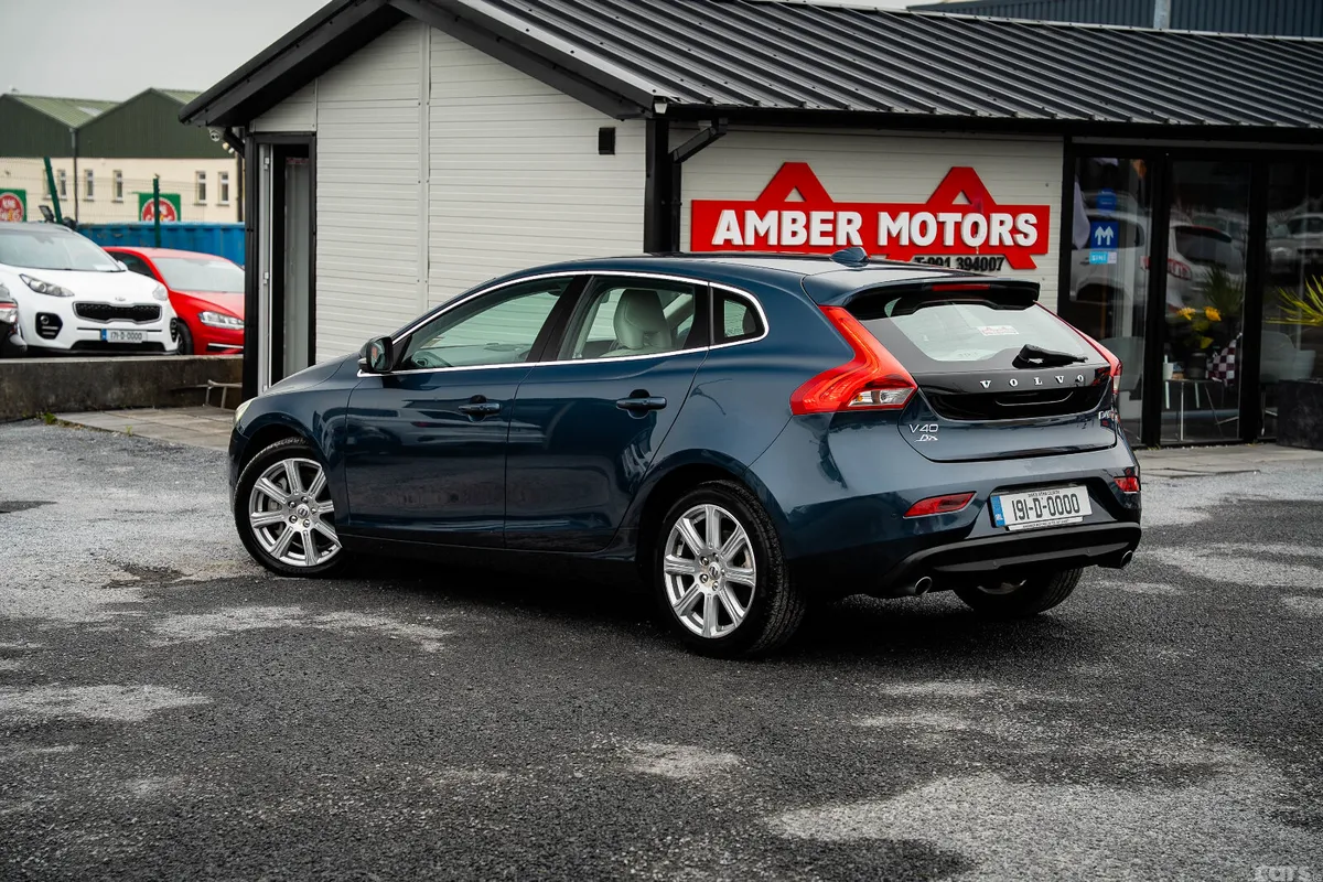 Volvo V40 Hatchback, Diesel, 2019, Blue