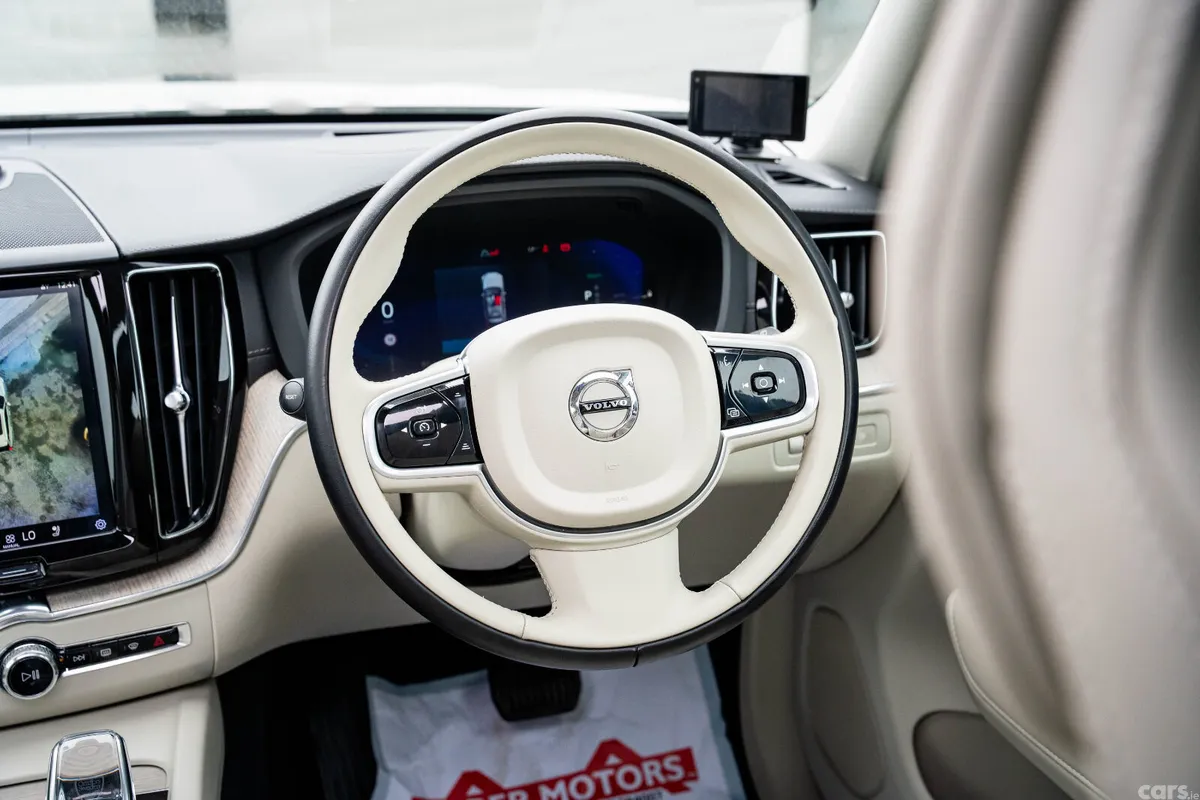 Volvo XC60 SUV, Petrol Plug-in Hybrid, 2022, White