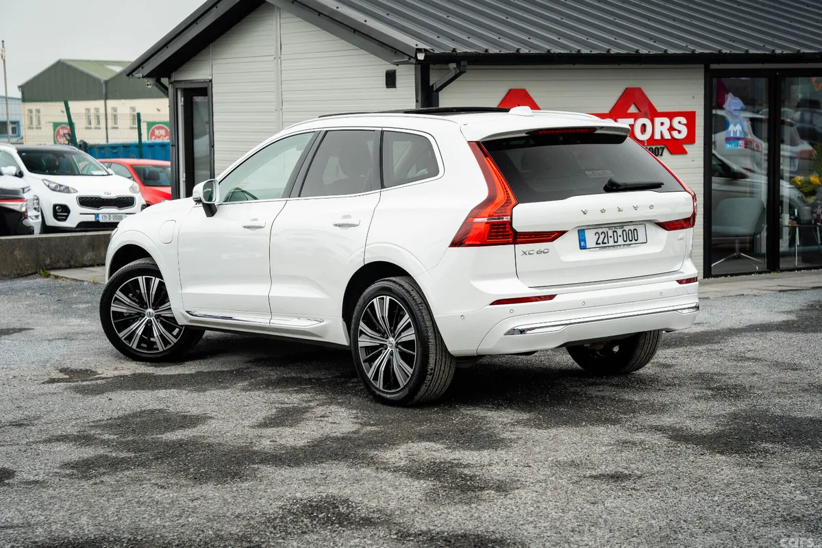 Volvo XC60 SUV, Petrol Plug-in Hybrid, 2022, White