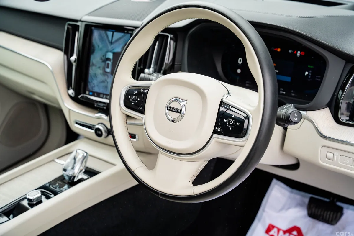 Volvo XC60 SUV, Petrol Plug-in Hybrid, 2022, White