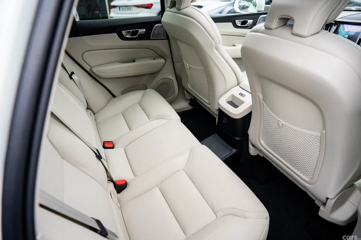 Volvo XC60 SUV, Petrol Plug-in Hybrid, 2022, White