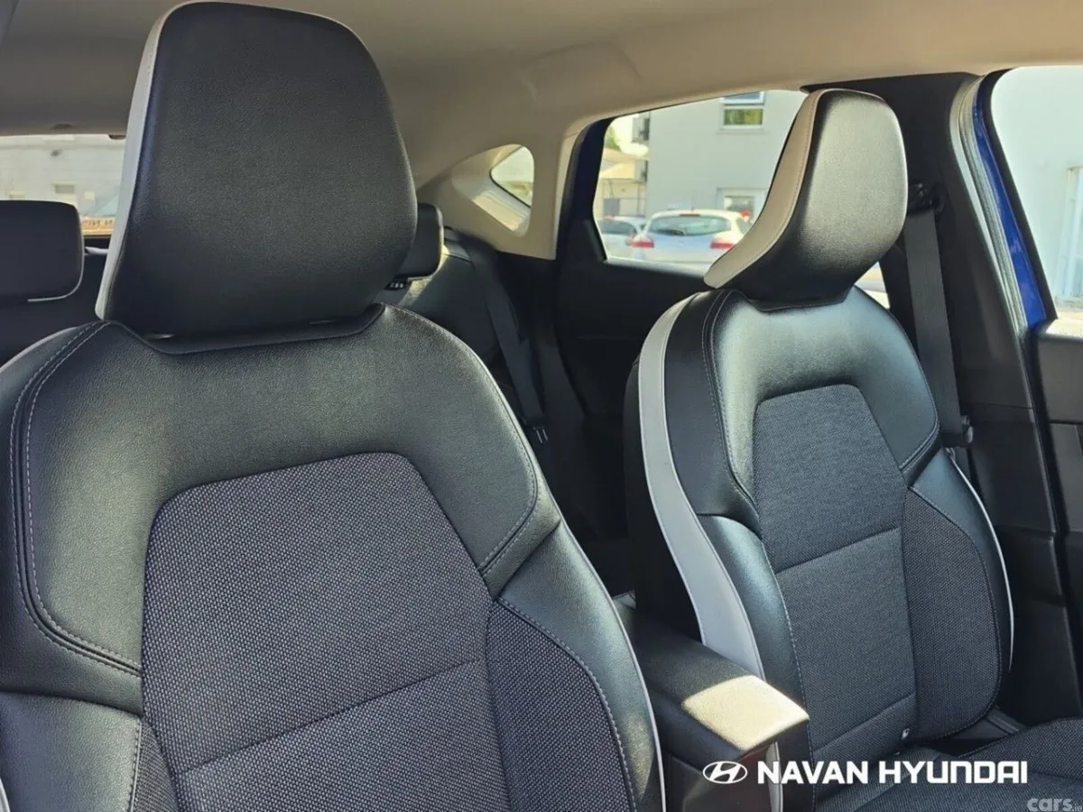 Renault Captur Hatchback, Petrol, 2022, Blue