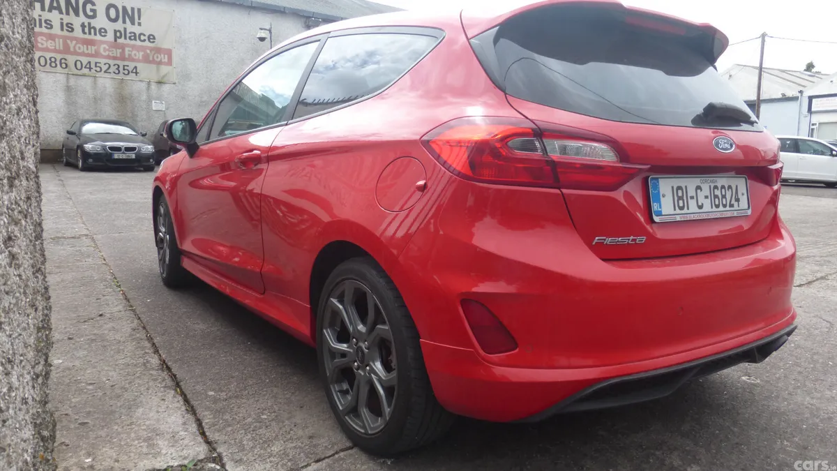 Ford Fiesta Hatchback, Petrol, 2018, Red