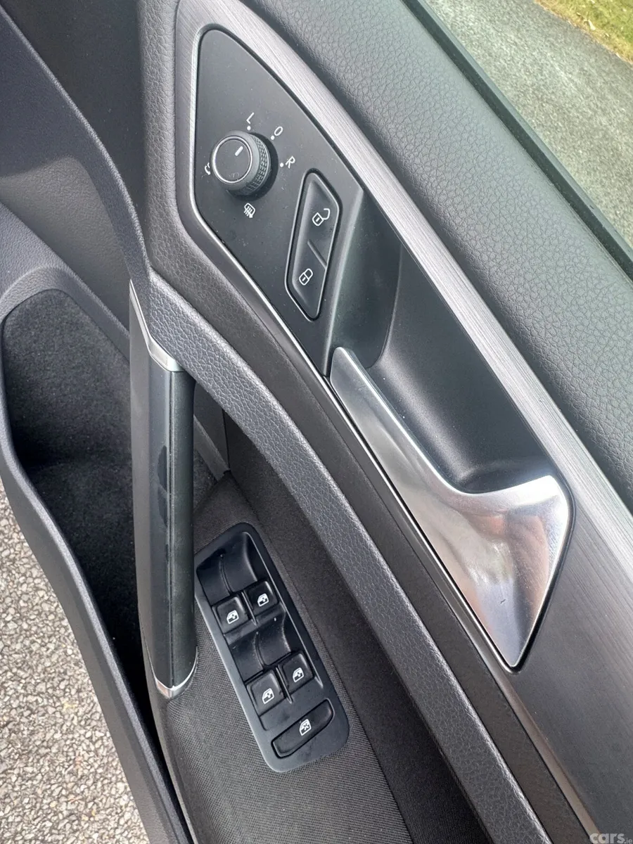 Volkswagen Golf Hatchback, Petrol, 2018, Silver