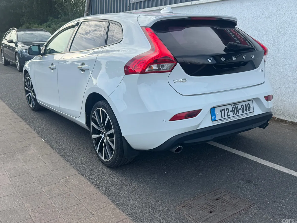 Volvo V40 Hatchback, Diesel, 2017, White