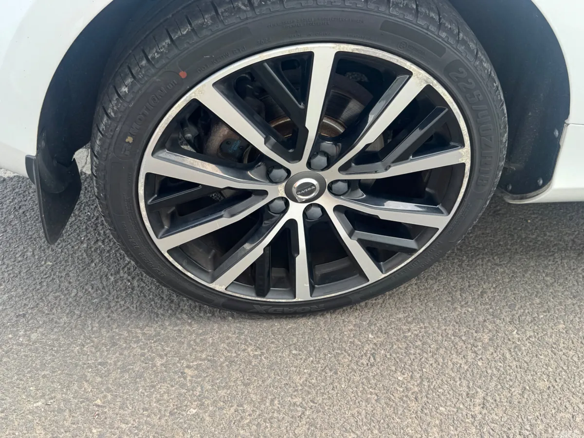 Volvo V40 Hatchback, Diesel, 2017, White