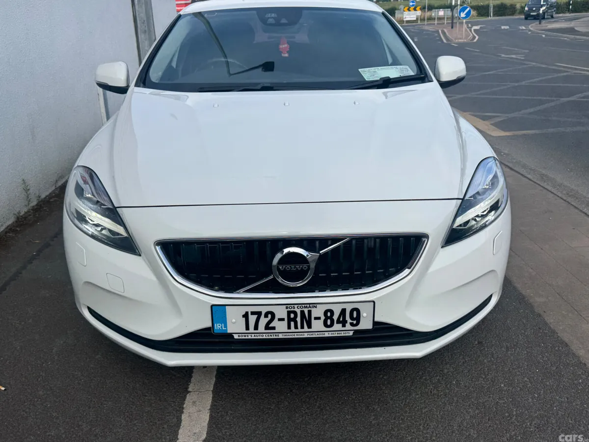 Volvo V40 Hatchback, Diesel, 2017, White