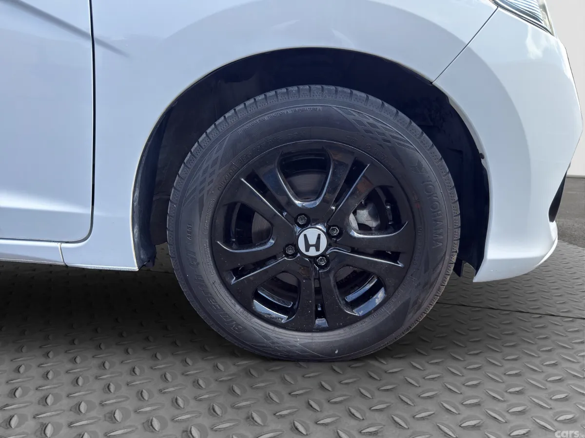 Honda Fit Hatchback, Petrol Hybrid, 2019, White