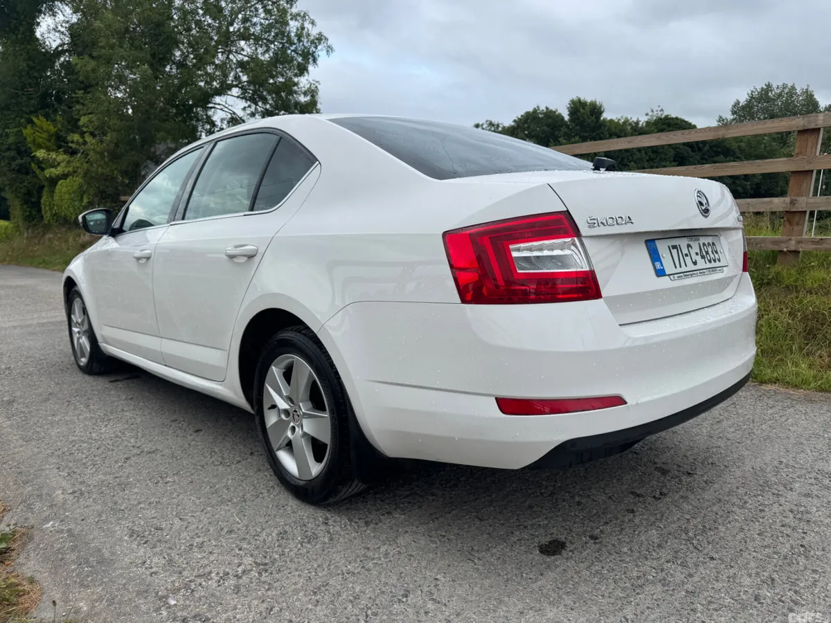 Skoda Octavia Saloon, Diesel, 2017, White