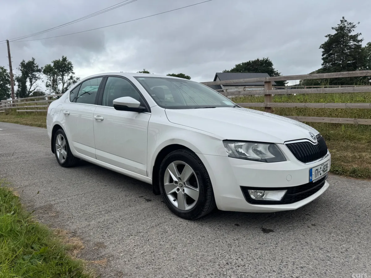 Skoda Octavia Saloon, Diesel, 2017, White