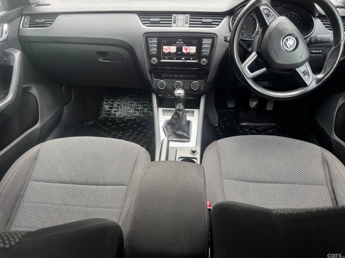 Skoda Octavia Saloon, Diesel, 2017, White