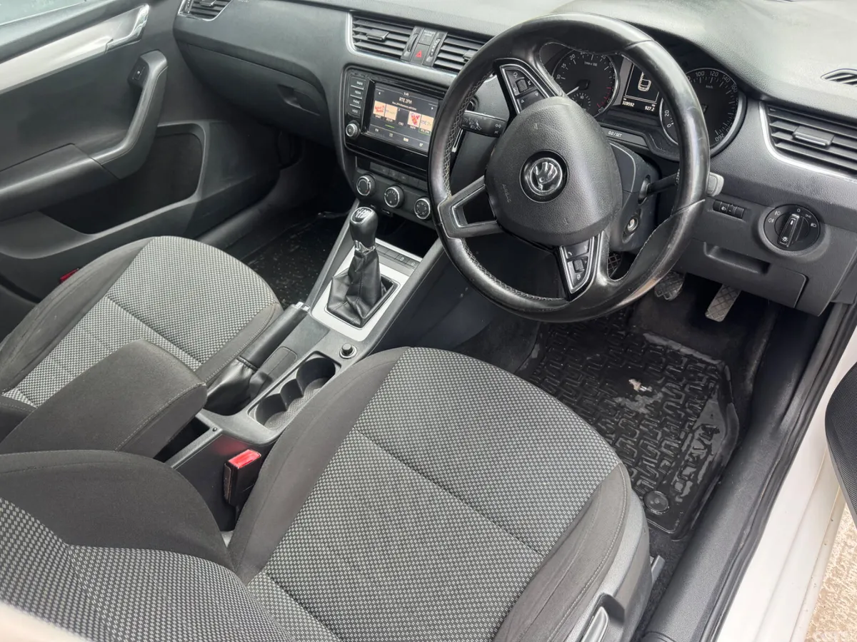 Skoda Octavia Saloon, Diesel, 2017, White