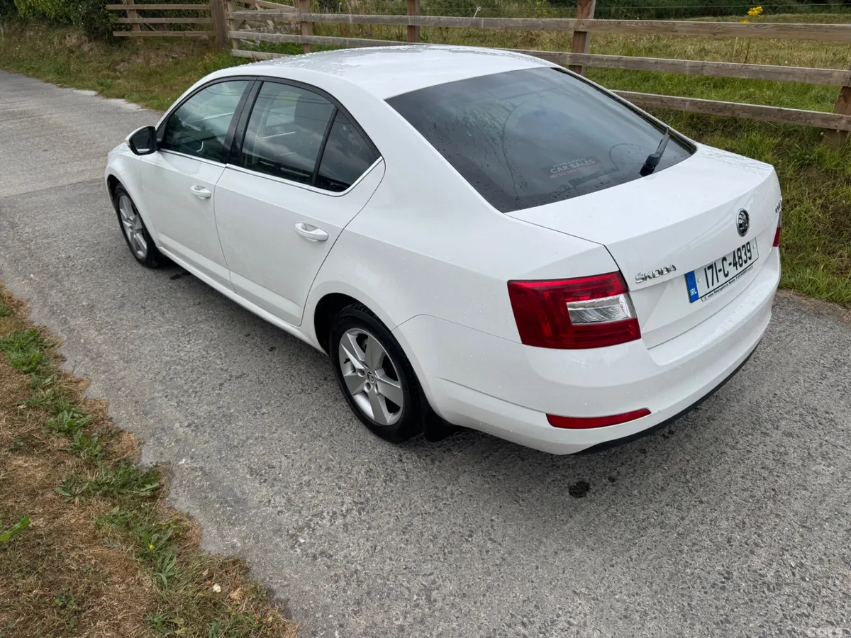 Skoda Octavia Saloon, Diesel, 2017, White