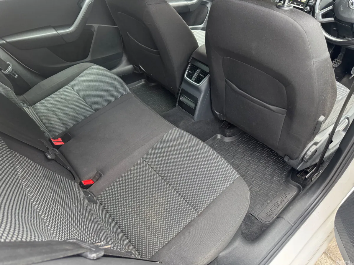 Skoda Octavia Saloon, Diesel, 2017, White