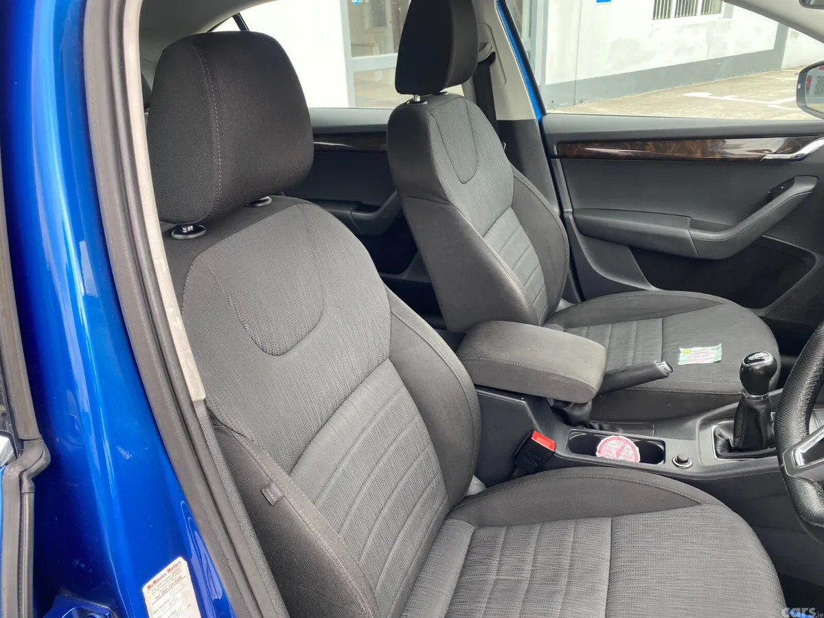 Skoda Octavia Saloon, Diesel, 2017, Blue