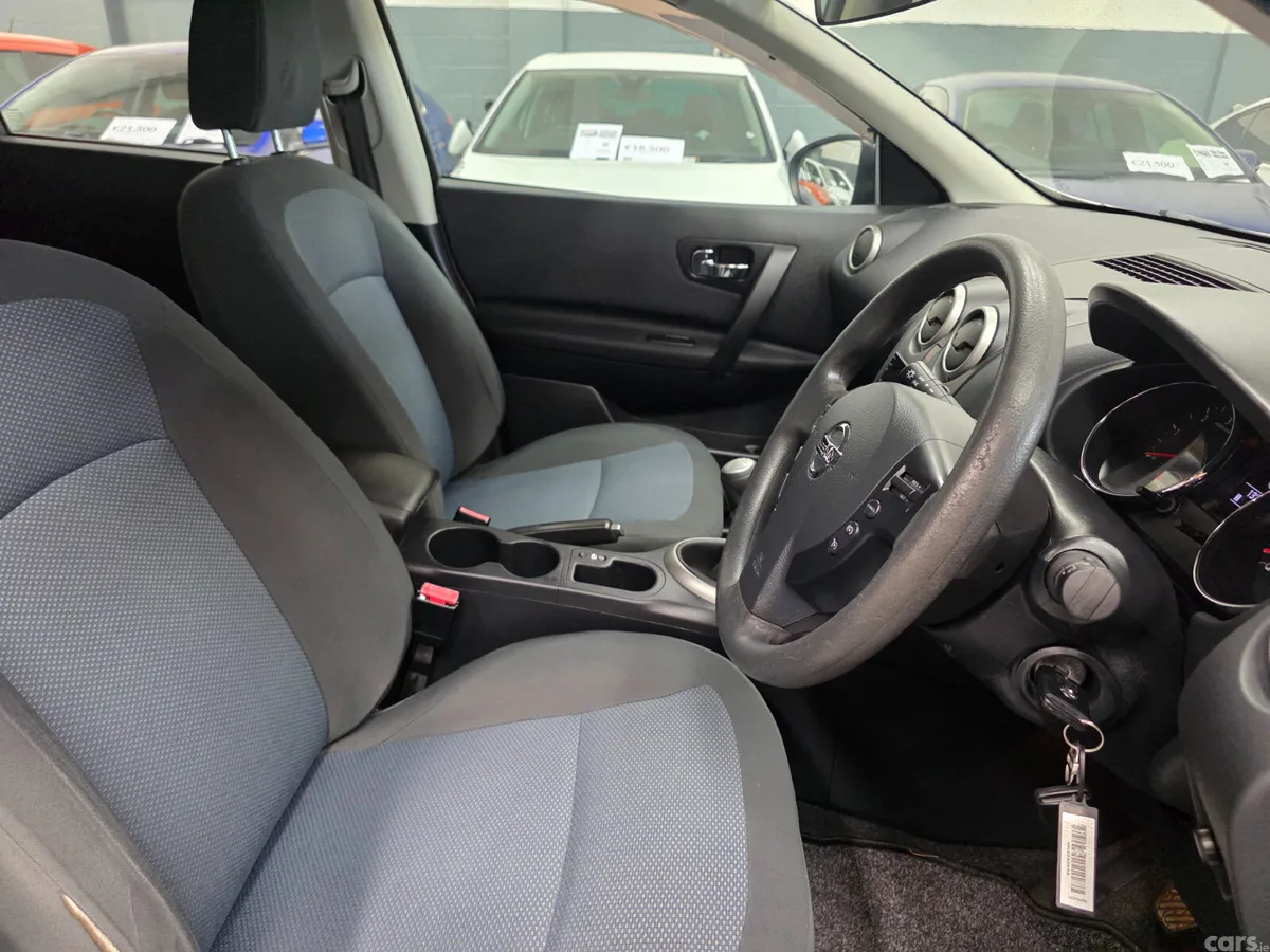 Nissan Qashqai Hatchback, Diesel, 2014, Silver