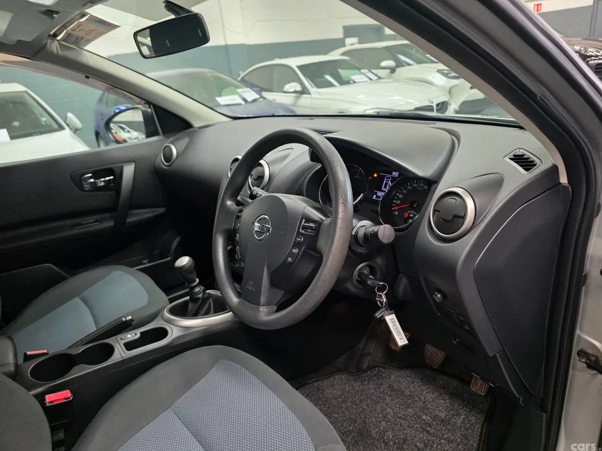 Nissan Qashqai Hatchback, Diesel, 2014, Silver