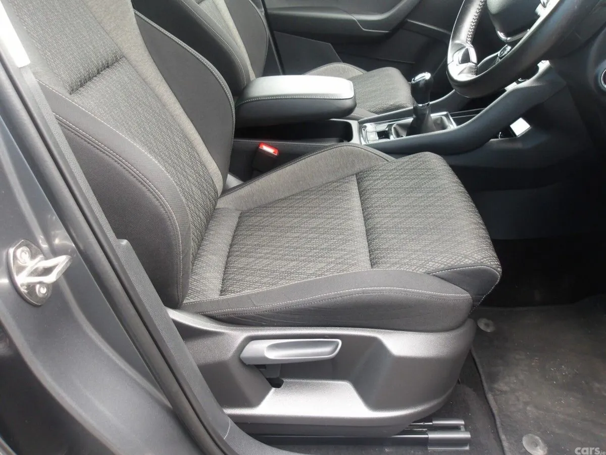Skoda Karoq SUV, Diesel, 2023, Grey