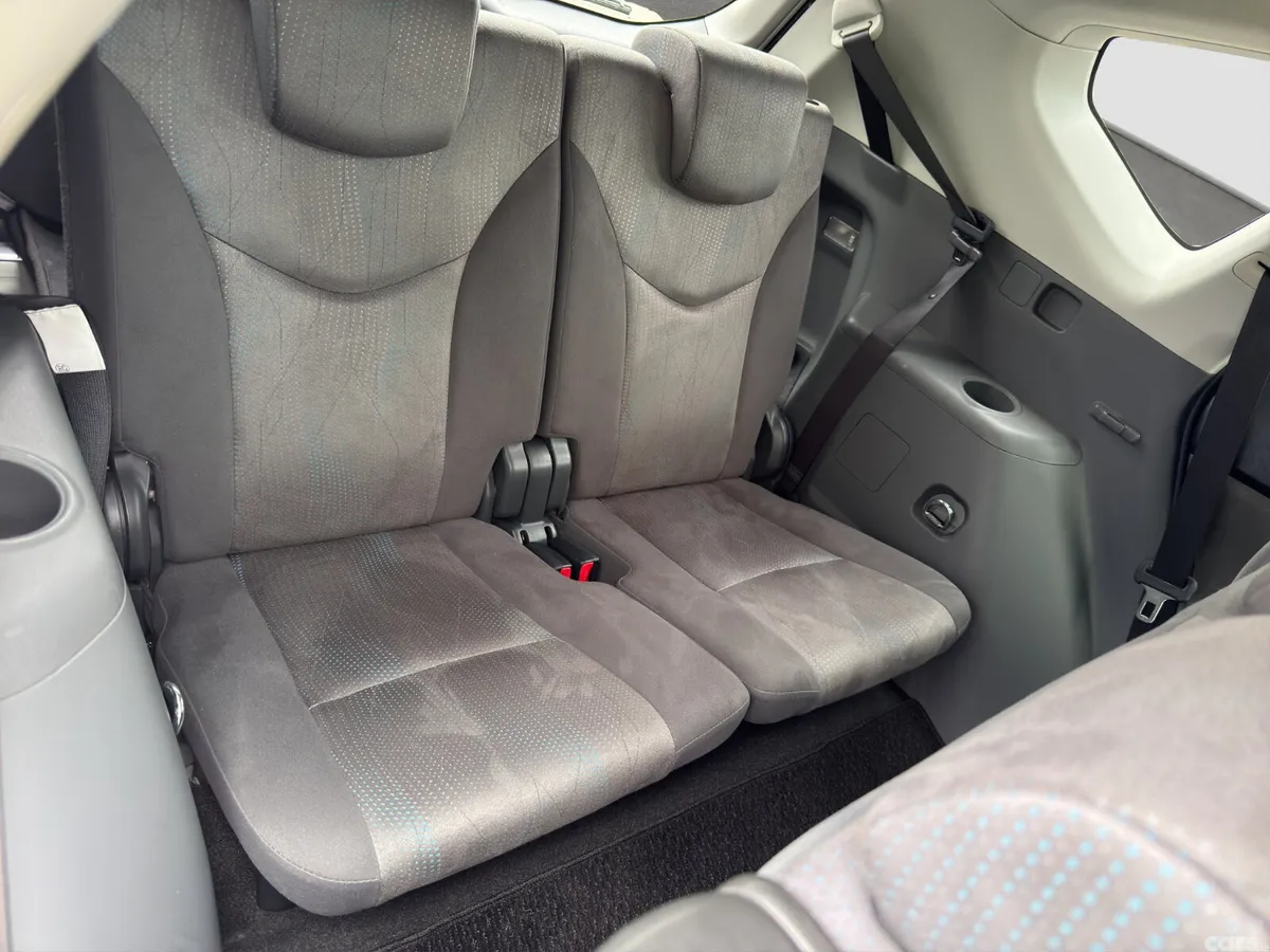 Toyota Prius MPV, Petrol Hybrid, 2013, White