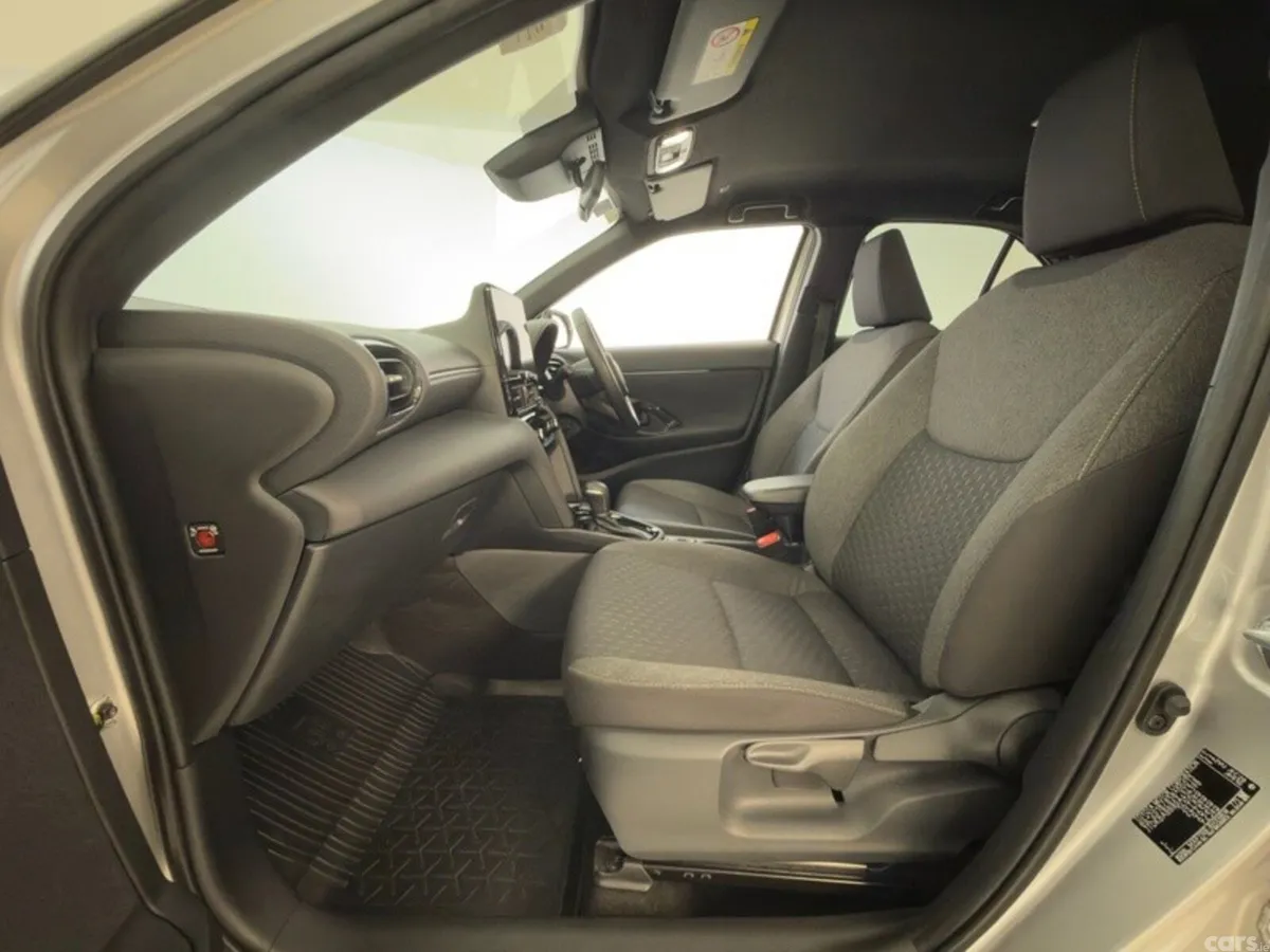 Toyota Yaris Cross SUV, Petrol Hybrid, 2025, Grey