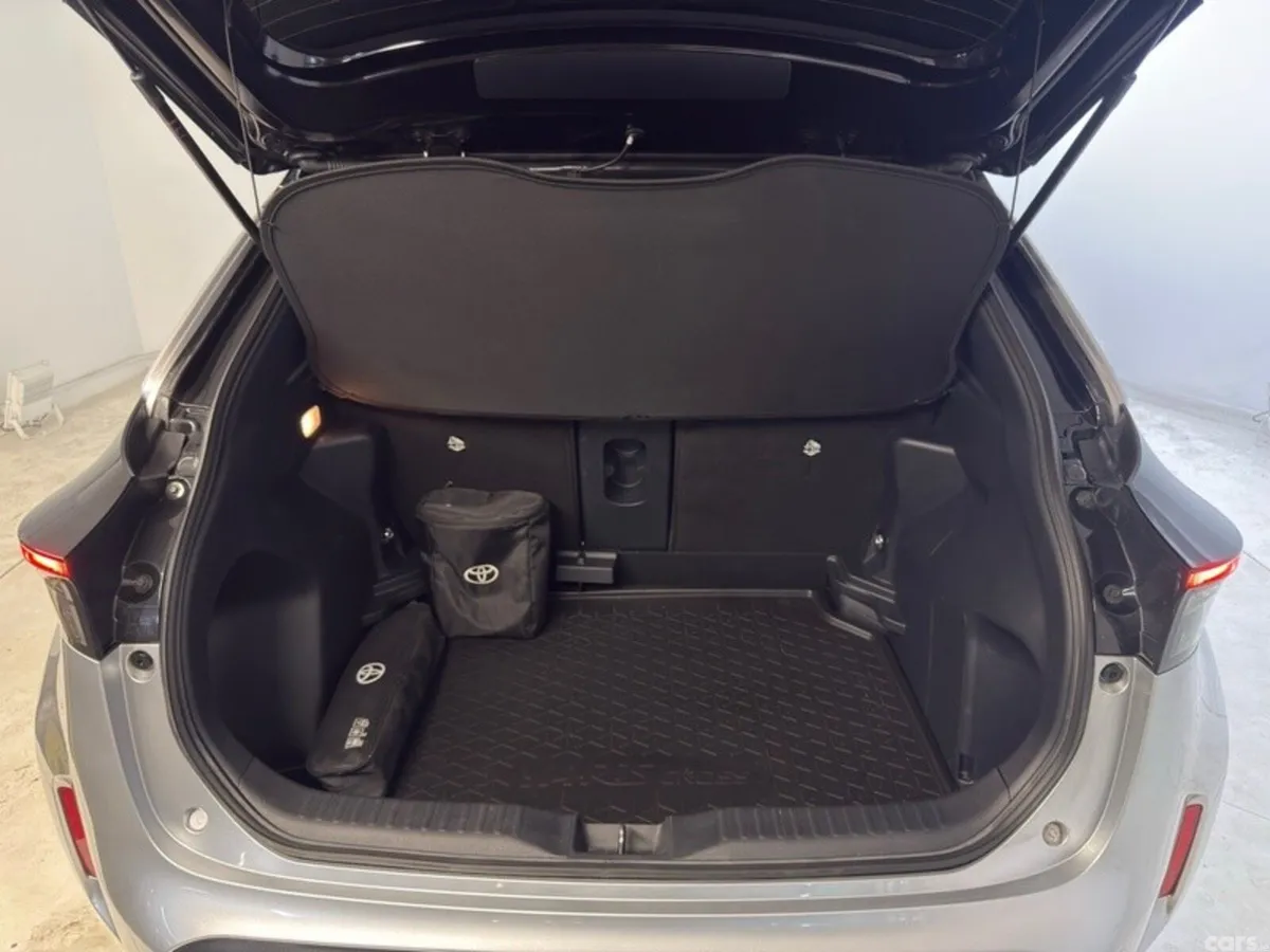 Toyota Yaris Cross SUV, Petrol Hybrid, 2025, Grey