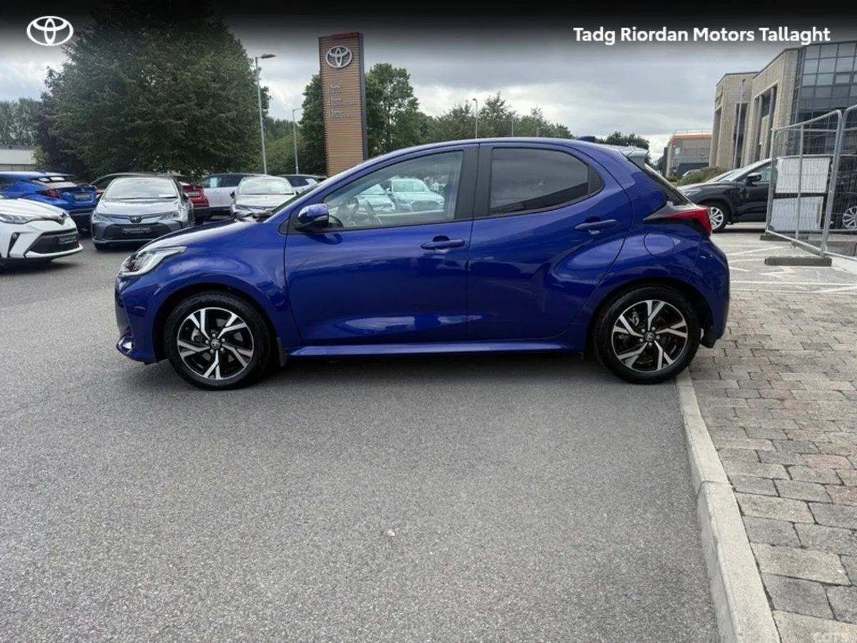 Toyota Yaris Hatchback, Petrol Hybrid, 2025, Blue