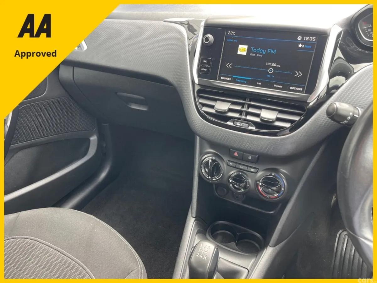 Peugeot 208 Hatchback, Diesel, 2017, Blue