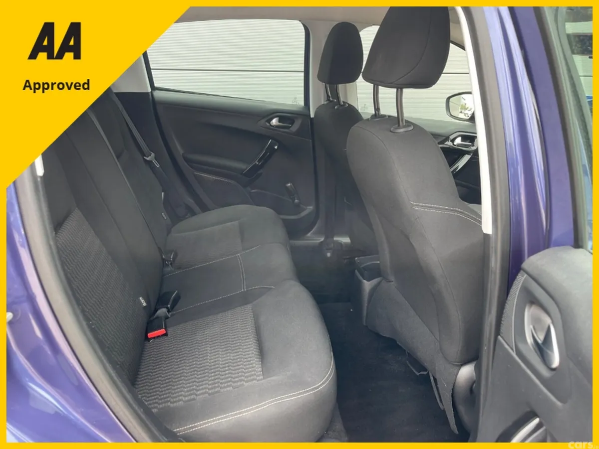Peugeot 208 Hatchback, Diesel, 2017, Blue