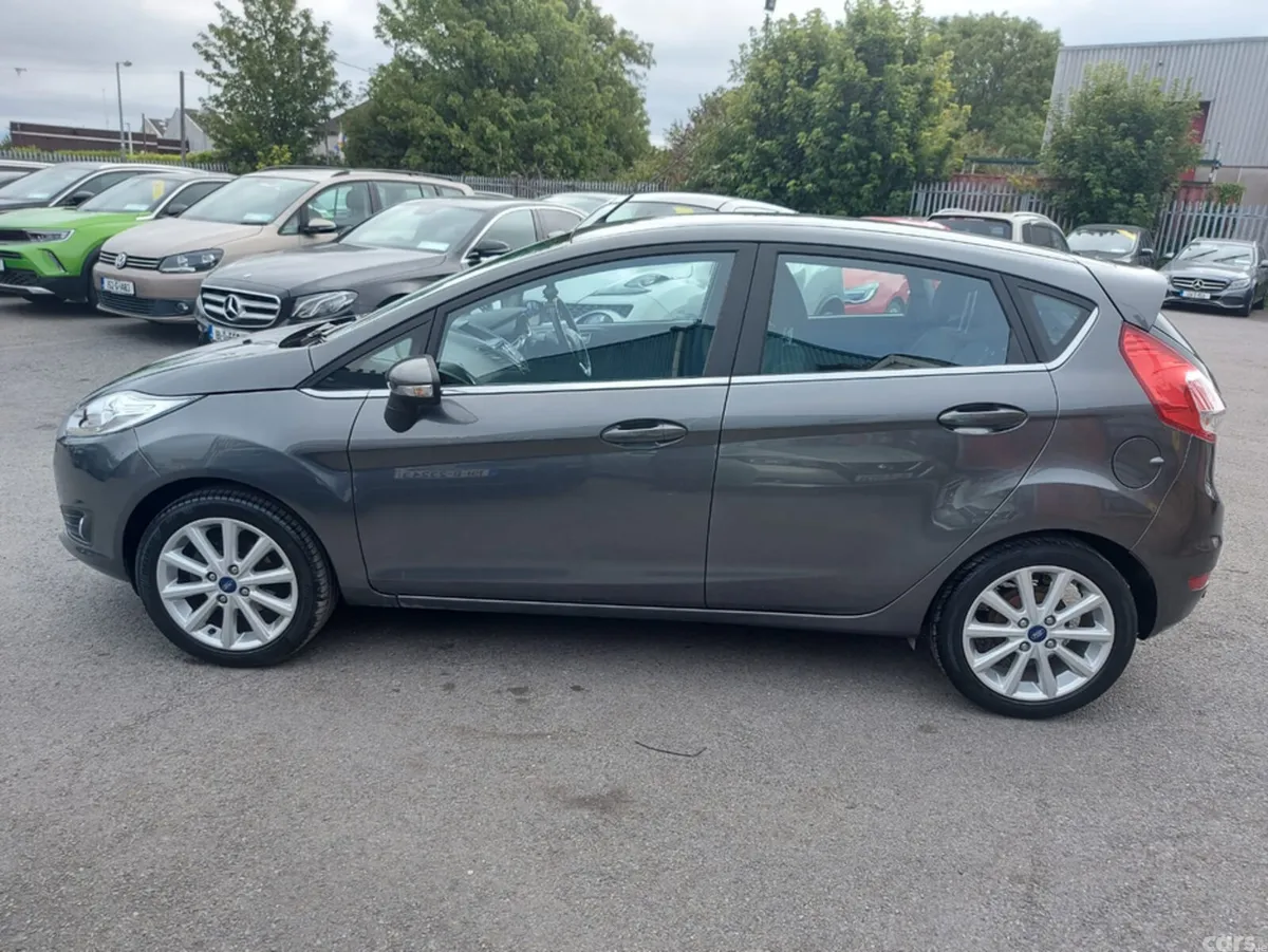 Ford Fiesta Hatchback, Petrol, 2017, Grey
