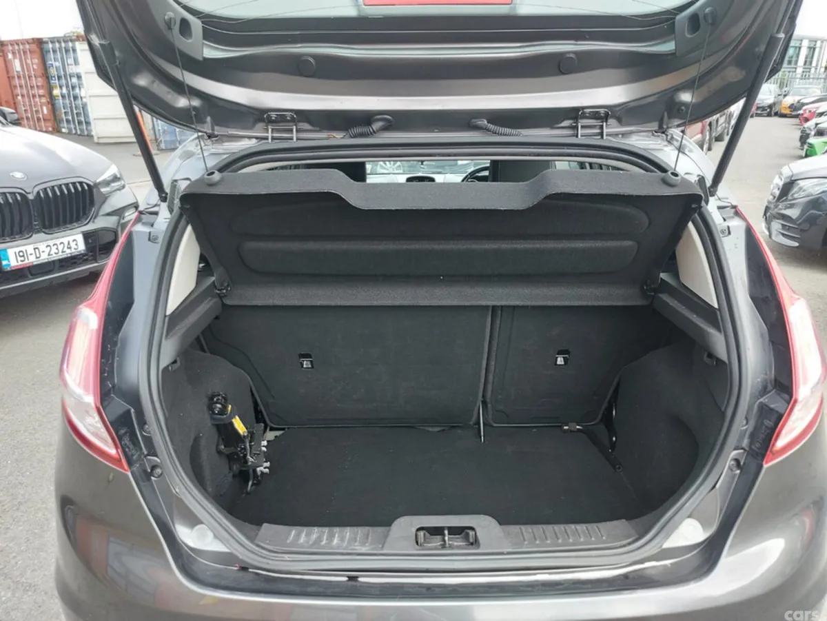Ford Fiesta Hatchback, Petrol, 2017, Grey