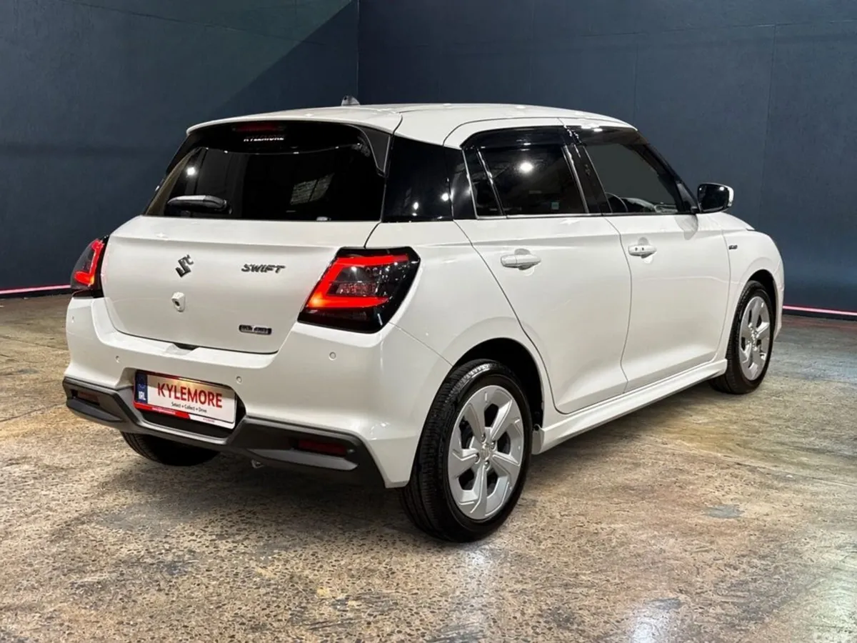 Suzuki Swift Hatchback, Petrol Hybrid, 2025, White