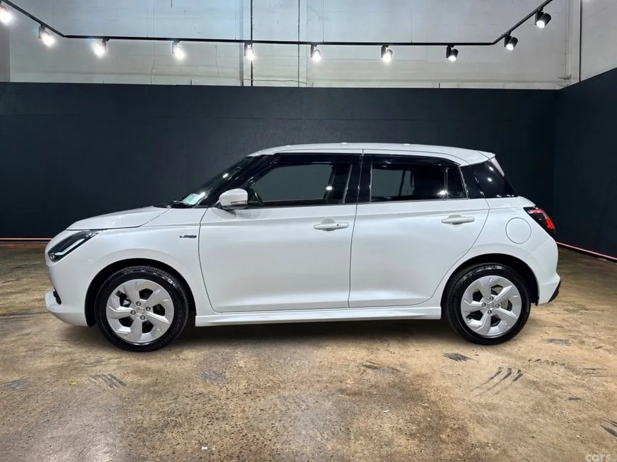 Suzuki Swift Hatchback, Petrol Hybrid, 2025, White